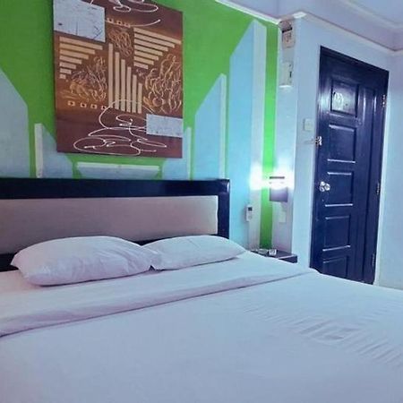 Hotel K77 Dumai Buitenkant foto