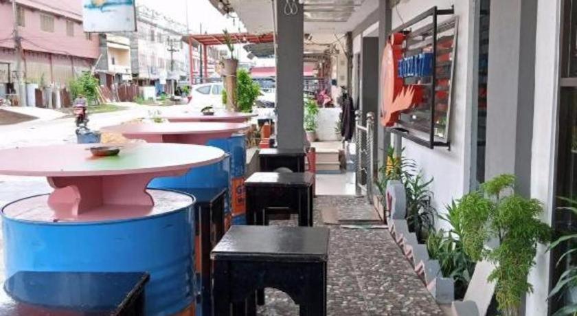 Hotel K77 Dumai Buitenkant foto
