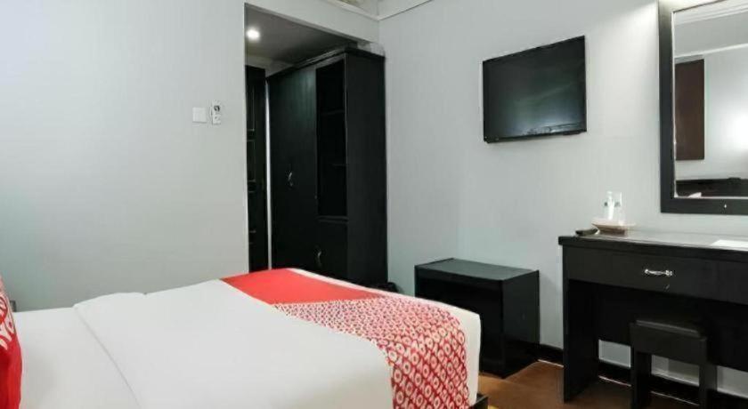 Hotel K77 Dumai Buitenkant foto