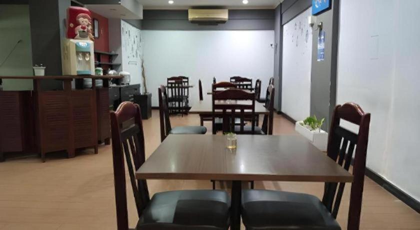 Hotel K77 Dumai Buitenkant foto