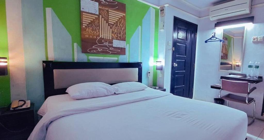 Hotel K77 Dumai Buitenkant foto